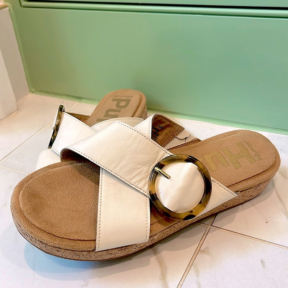 Memory foam sandals! Feels like a cloud when you walk on it